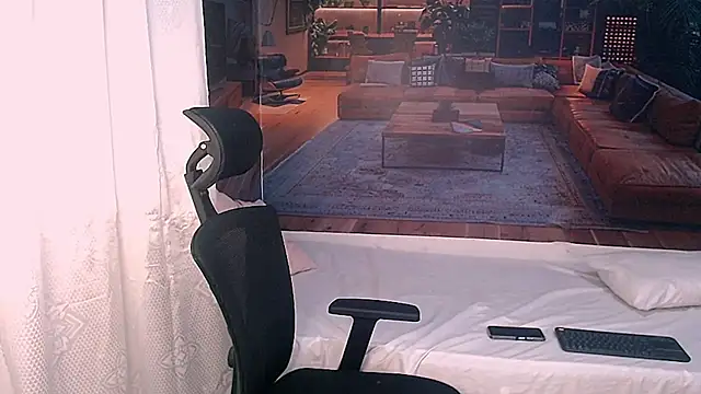 Snapshot of RomeoMillerr chatting on 19, 12, 2025 RomeoMillerr online show from 19, 12, 2025