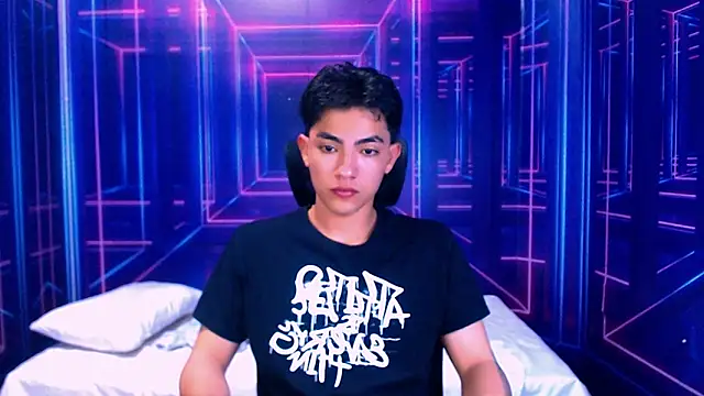 Snapshot of RomeoMillerr chatting on 28, 10, 2025 RomeoMillerr online show from 28, 10, 2025