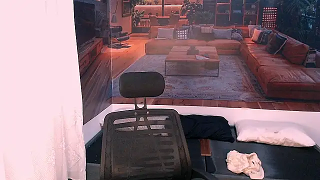 Snapshot of RomeoMillerr chatting on 25, 11, 2025 RomeoMillerr online show from 25, 11, 2025