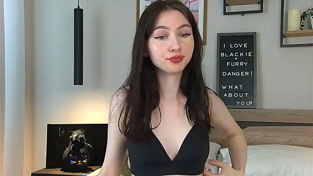 Snapshot of AnaMoonlight chatting on 8, 6, 2026 AnaMoonlight online show from 8, 6, 2026