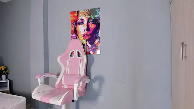 Athenea  fox online show from 20, 12, 2025