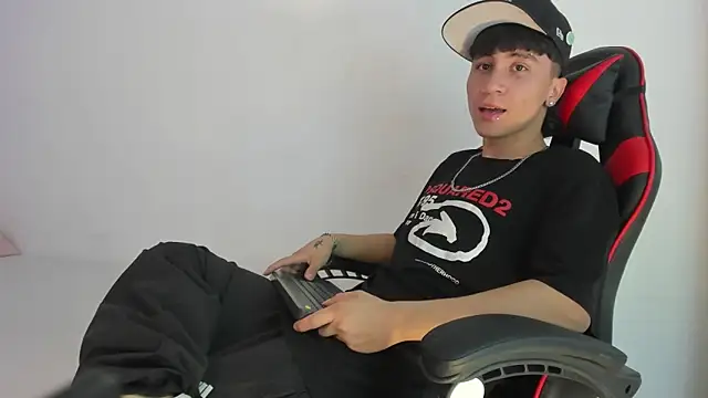 XaanderGrey online show from 10, 11, 2025