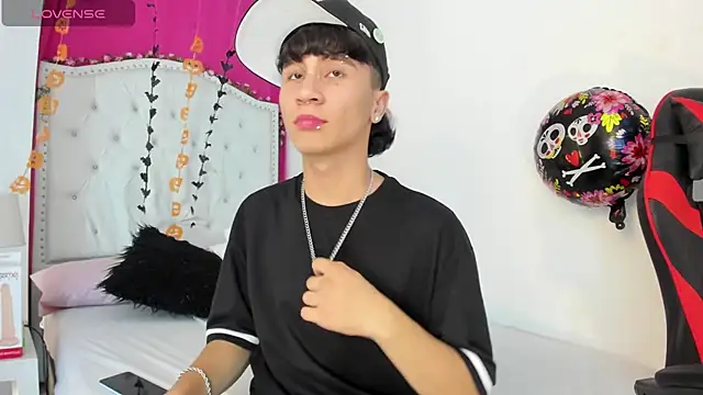 XaanderGrey online show from 17, 10, 2025