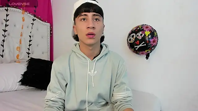 XaanderGrey online show from 15, 10, 2025