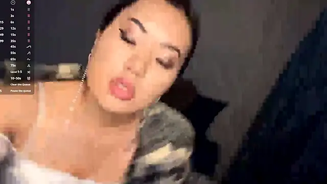 Ur neighbor Kira online show from 15, 12, 2025