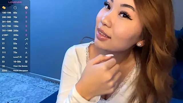 Ur neighbor Kira online show from 18, 1, 2026