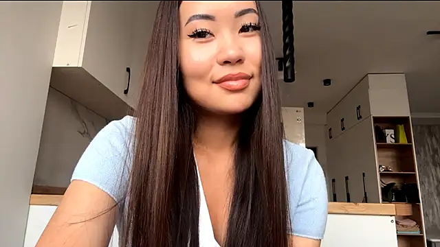 Ur neighbor Kira online show from 12, 10, 2025