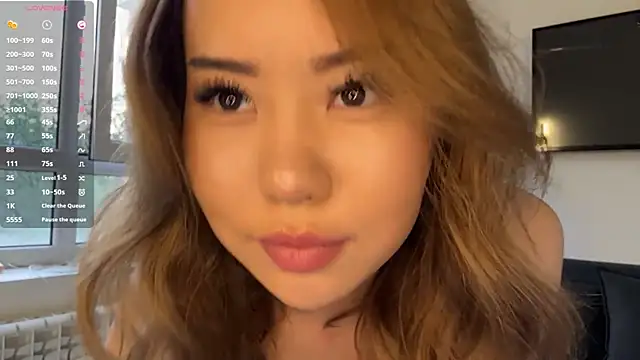 Ur neighbor Kira online show from 22, 4, 2026