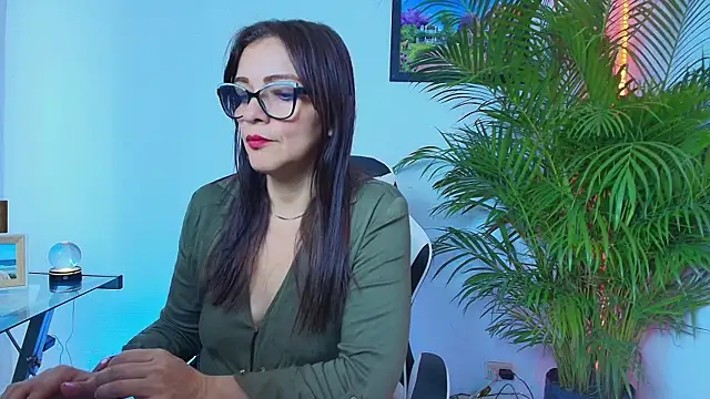 Snapshot of Carol_Miss2 chatting on 10, 11, 2025 Carol Miss2 online show from 10, 11, 2025