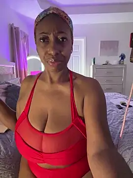 MadamGlam online show from 2, 10, 2025