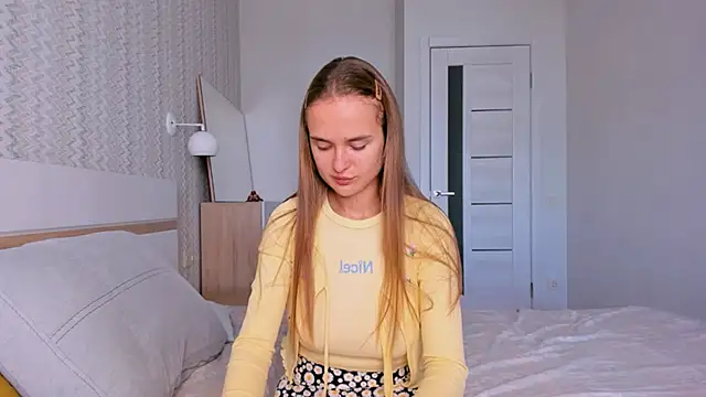 Snapshot of LilMary_ chatting on 14, 10, 2025 LilMary online show from 14, 10, 2025