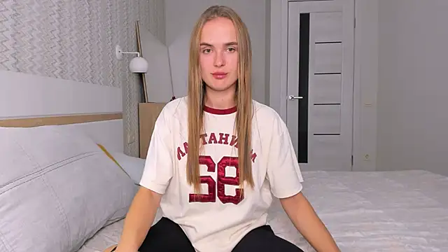 Snapshot of LilMary_ chatting on 12, 10, 2025 LilMary online show from 12, 10, 2025