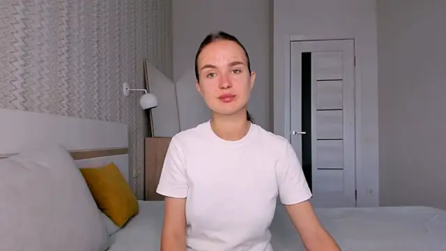 Snapshot of LilMary_ chatting on 4, 11, 2025 LilMary online show from 4, 11, 2025