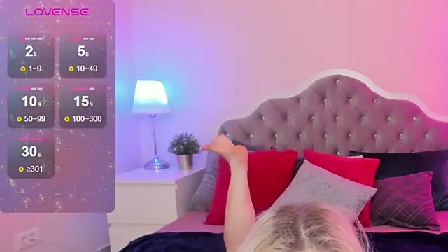 Snapshot of CamillaDreamer chatting on 24, 11, 2025 CamillaDreamer online show from 24, 11, 2025