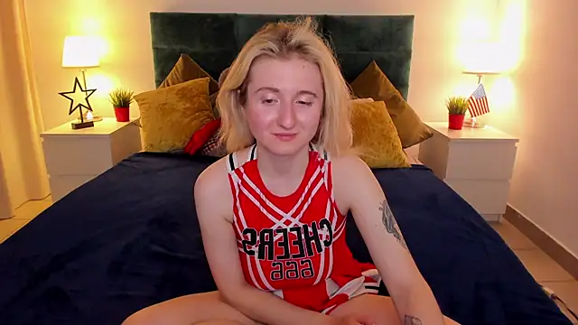 Snapshot of CamillaDreamer chatting on 18, 10, 2025 CamillaDreamer online show from 18, 10, 2025