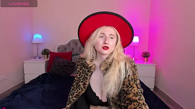 Snapshot of CamillaDreamer chatting on 17, 10, 2025 CamillaDreamer online show from 17, 10, 2025