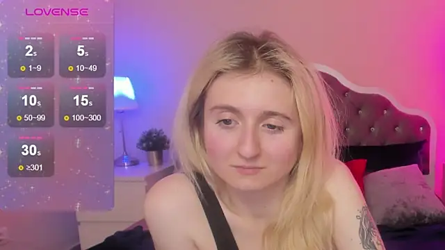 Snapshot of CamillaDreamer chatting on 25, 11, 2025 CamillaDreamer online show from 25, 11, 2025