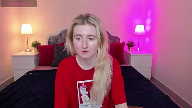 Snapshot of CamillaDreamer chatting on 3, 11, 2025 CamillaDreamer online show from 3, 11, 2025