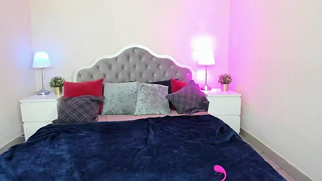 Snapshot of CamillaDreamer chatting on 15, 10, 2025 CamillaDreamer online show from 15, 10, 2025