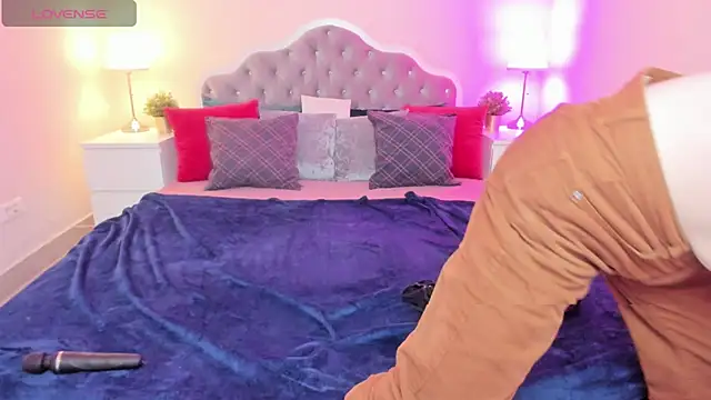 Snapshot of CamillaDreamer chatting on 2, 11, 2025 CamillaDreamer online show from 2, 11, 2025