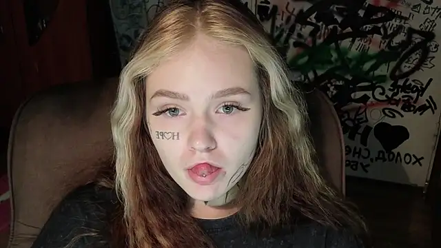 Snapshot of Liaaa_Li chatting on 29, 10, 2025 Liaaa Li online show from 29, 10, 2025