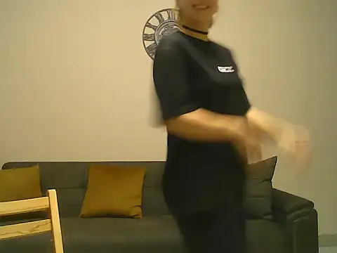 Snapshot of Sweet00Fox chatting on 2, 11, 2025 Sweet00Fox online show from 2, 11, 2025