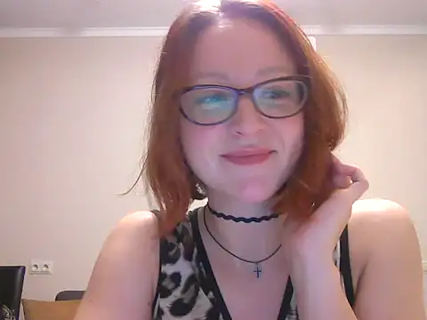 Snapshot of Sweet00Fox chatting on 4, 11, 2025 Sweet00Fox online show from 4, 11, 2025