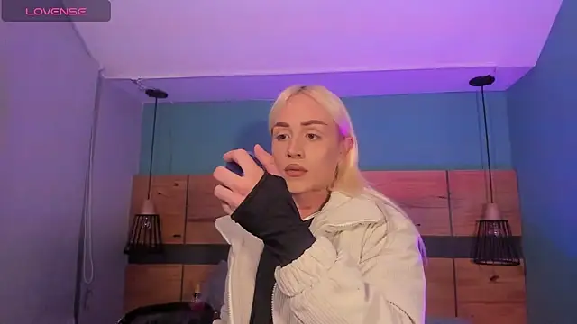 Snapshot of alexawinterrr chatting on 18, 10, 2025 alexawinterrr online show from 18, 10, 2025