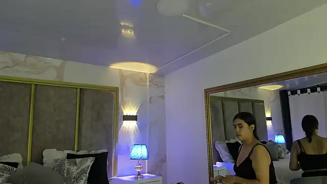AmelieSilver online show from 4, 10, 2025