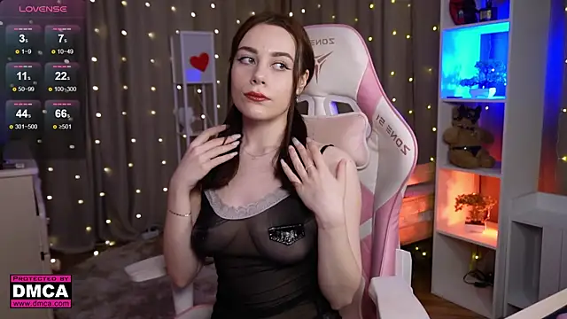 Snapshot of leziowl chatting on 8, 11, 2025 leziowl online show from 8, 11, 2025