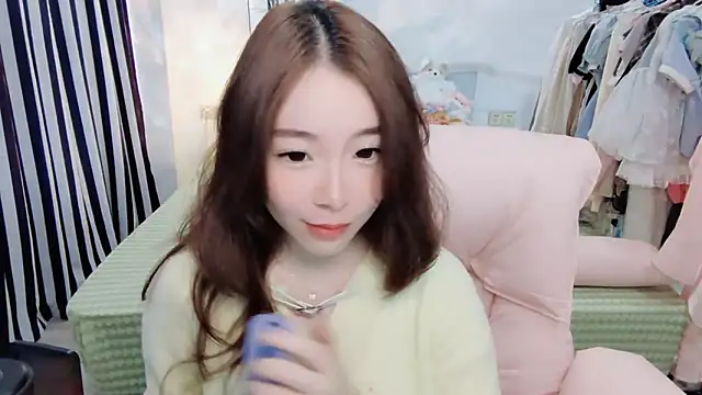 Snapshot of Gardenia-222 chatting on 4, 11, 2025 Gardenia-222 online show from 4, 11, 2025