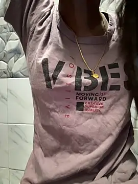 Snapshot of Nencycute1 chatting on 10, 10, 2025 Nencycute1 online show from 10, 10, 2025