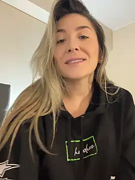 Snapshot of Mariana_gom chatting on 26, 5, 2026 Mariana gom online show from 26, 5, 2026
