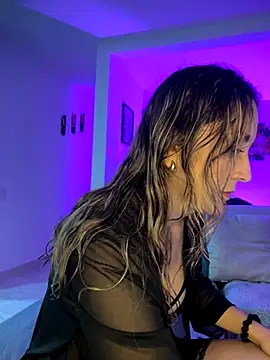 Mariana gom online show from 12, 11, 2025