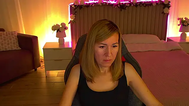 Snapshot of DonnaSmitth chatting on 24, 11, 2025 DonnaSmitth online show from 24, 11, 2025