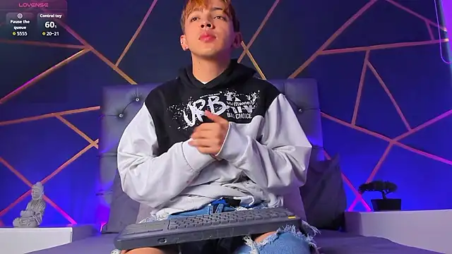 Lian Miller1  online show from 21, 2, 2026