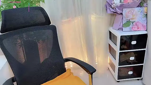 NEWONETO online show from 4, 2, 2026