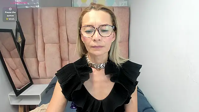 Issa Milf   online show from 17, 3, 2026