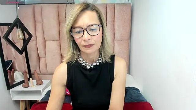 Snapshot of Issa_Milf__ chatting on 29, 4, 2026 Issa Milf online show from 29, 4, 2026