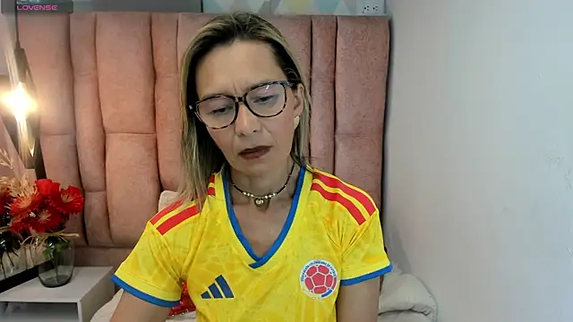 Snapshot of Issa_Milf__ chatting on 3, 7, 2026 Issa Milf online show from 3, 7, 2026