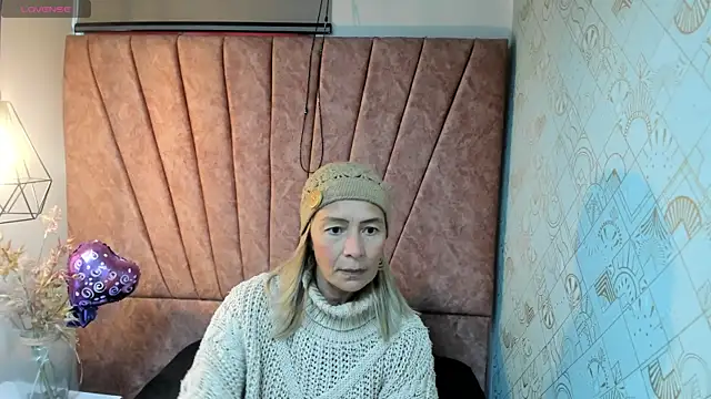 Issa Milf   online show from 12, 10, 2025