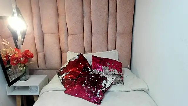 Snapshot of Issa_Milf__ chatting on 8, 7, 2026 Issa Milf online show from 8, 7, 2026