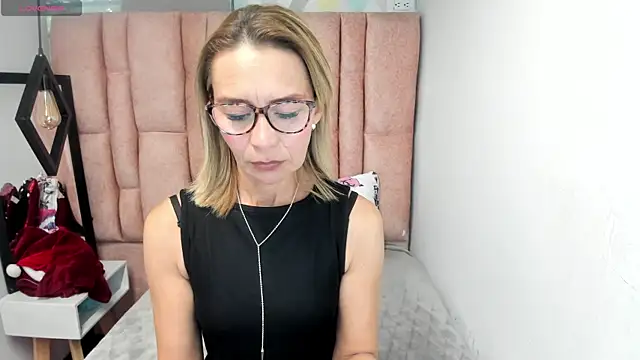 Issa Milf   online show from 14, 4, 2026