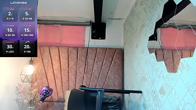 Issa Milf   online show from 9, 10, 2025