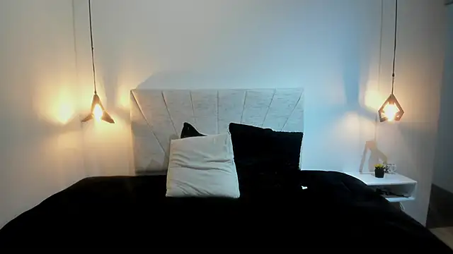 Issa Milf   online show from 22, 4, 2026