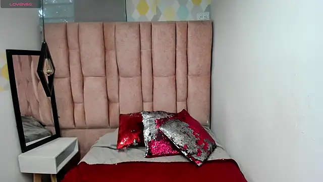 Issa Milf   online show from 15, 4, 2026