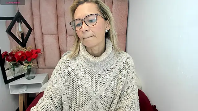 Snapshot of Issa_Milf__ chatting on 15, 6, 2026 Issa Milf online show from 15, 6, 2026