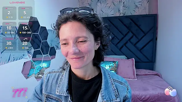 Snapshot of Valery_More__ chatting on 12, 5, 2026 Valery More online show from 12, 5, 2026
