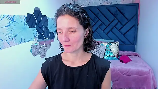 Snapshot of Valery_More__ chatting on 7, 5, 2026 Valery More online show from 7, 5, 2026