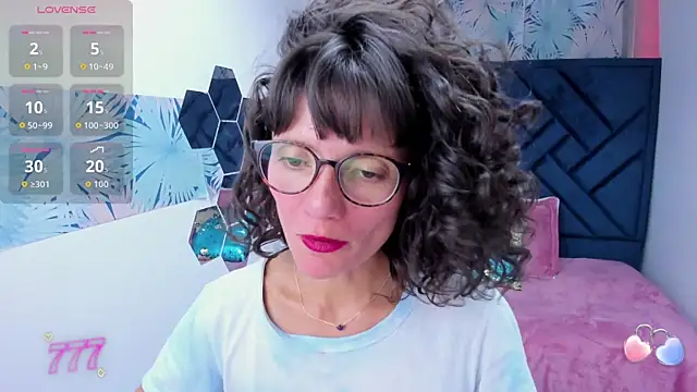 Snapshot of Valery_More__ chatting on 29, 4, 2026 Valery More online show from 29, 4, 2026